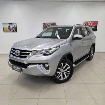 TOYOTA HILUX SW4 2.8 SRX 4X4 7 LUGARES 16V TURBO INTERCOOLER DIESEL 4P AUTOMÁTICO TOYOTA HILUX SW4 2.8 SRX 4X4 7 LUGARES 16V TURBO INTERCOOLER DIESEL 4P AUTOMÁTICO
